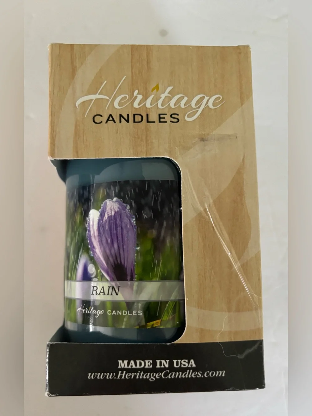Rain Scented Candle - Blue High Fragrant and lead free wick.